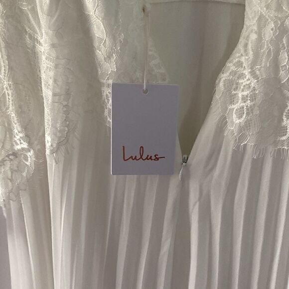 Lulus Wedding Dress/Gown - Picture 6 of 8